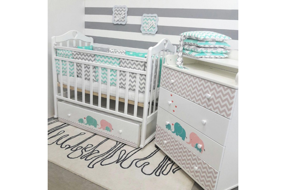 детская кровать для новорожденных с комодом и пеленальным столиком